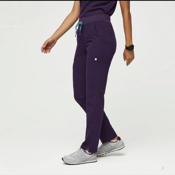 Figs Casma Three-Pocket Scrub Top & Yola Skinny Scrub Pants in Purple Jam XL - Picture 6 of 8